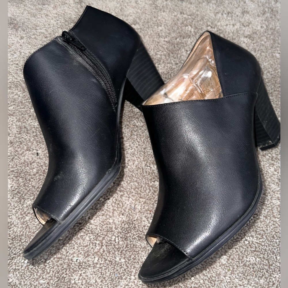 Naturalizer Shoes - Picture 3 of 6
